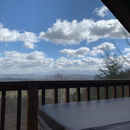 Sevierville Cabin With Private Hot Tub And Fireplace! Bagian luar foto