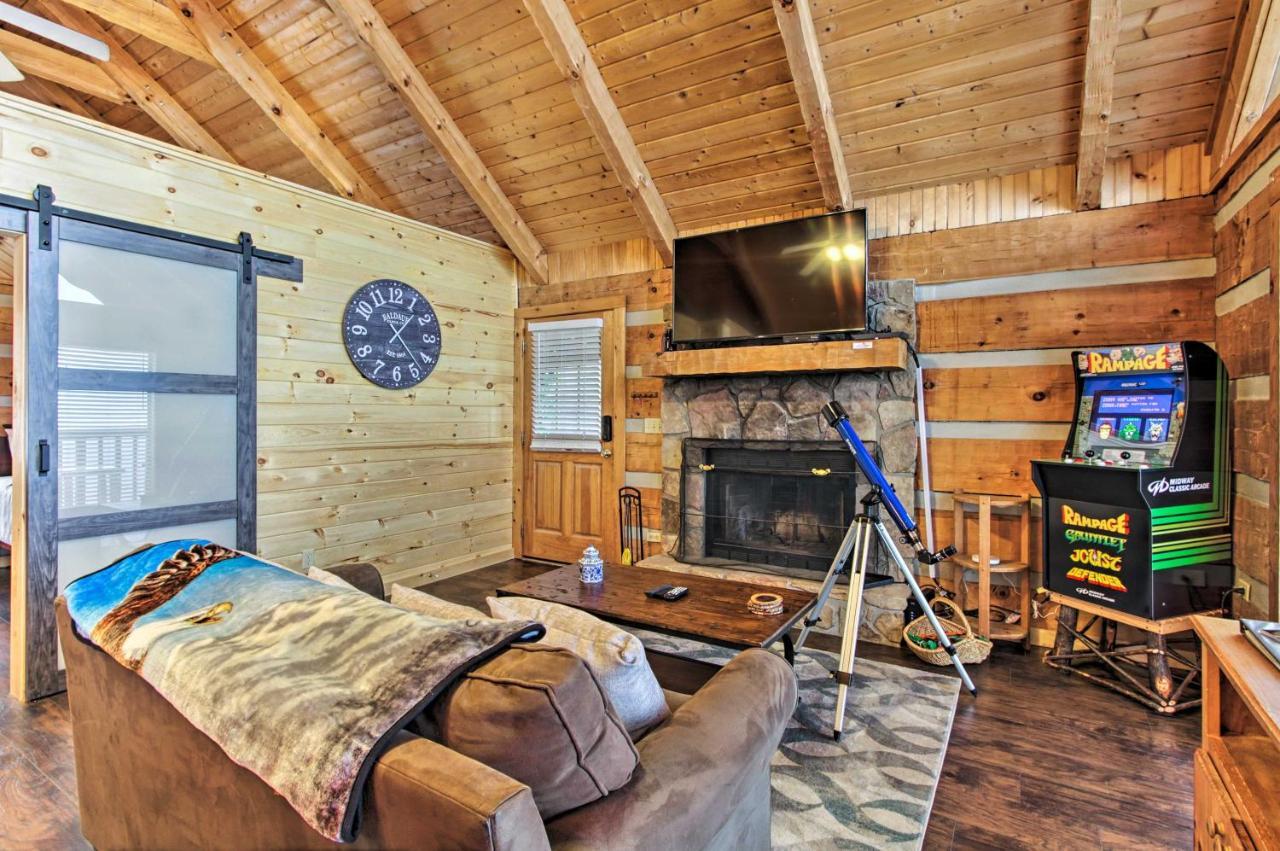 Sevierville Cabin With Private Hot Tub And Fireplace! Bagian luar foto