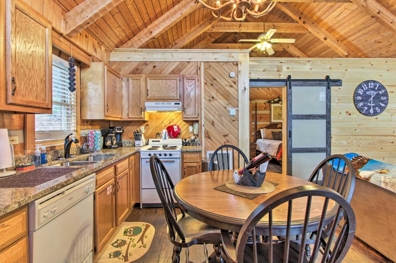 Sevierville Cabin With Private Hot Tub And Fireplace! Bagian luar foto