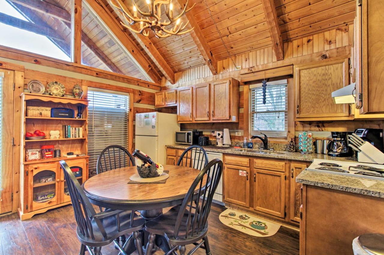 Sevierville Cabin With Private Hot Tub And Fireplace! Bagian luar foto